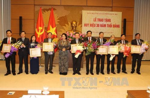 Đảng bộ Cơ quan Văn phòng Quốc hội tổ chức lễ trao tặng huy hiệu, kỷ niệm chương của Đảng
