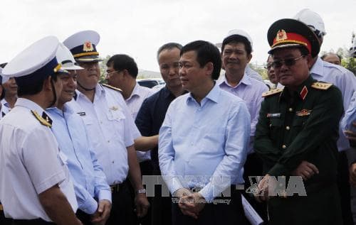 Phó thủ tướng Vương Đình Huệ khảo sát các cảng tại Cần Thơ