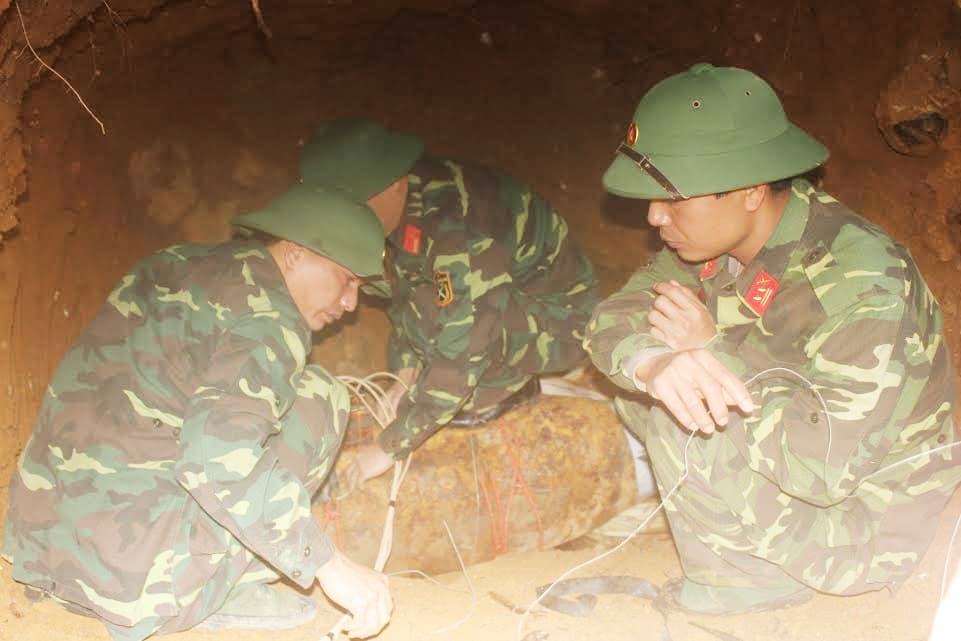 LLVT huyện Văn Yên: Xử lý thành công quả bom 350kg