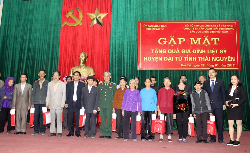Tri ân Bà mẹ Việt Nam anh hùng và thân nhân các liệt sĩ