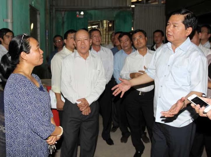 Đồng chí Đinh La Thăng kiểm tra vấn đề môi trường tại huyện Bình Chánh