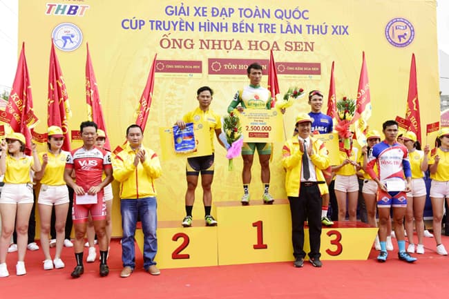 Chặng 5 Giải xe đạp Toàn quốc Cúp Truyền hình Bến Tre: Lê Nguyệt Minh giữ vững áo vàng