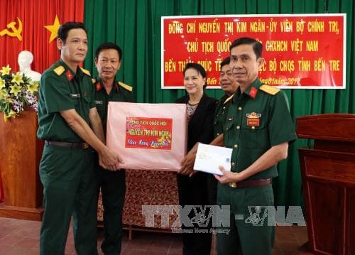 Chăm lo Tết cho người có công và người nghèo