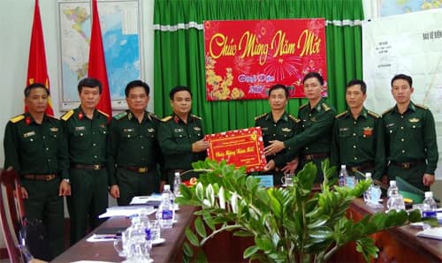 Thượng tướng Lê Chiêm thăm, chúc Tết các Đồn Biên phòng trên tuyến biên giới Đắk Lắk