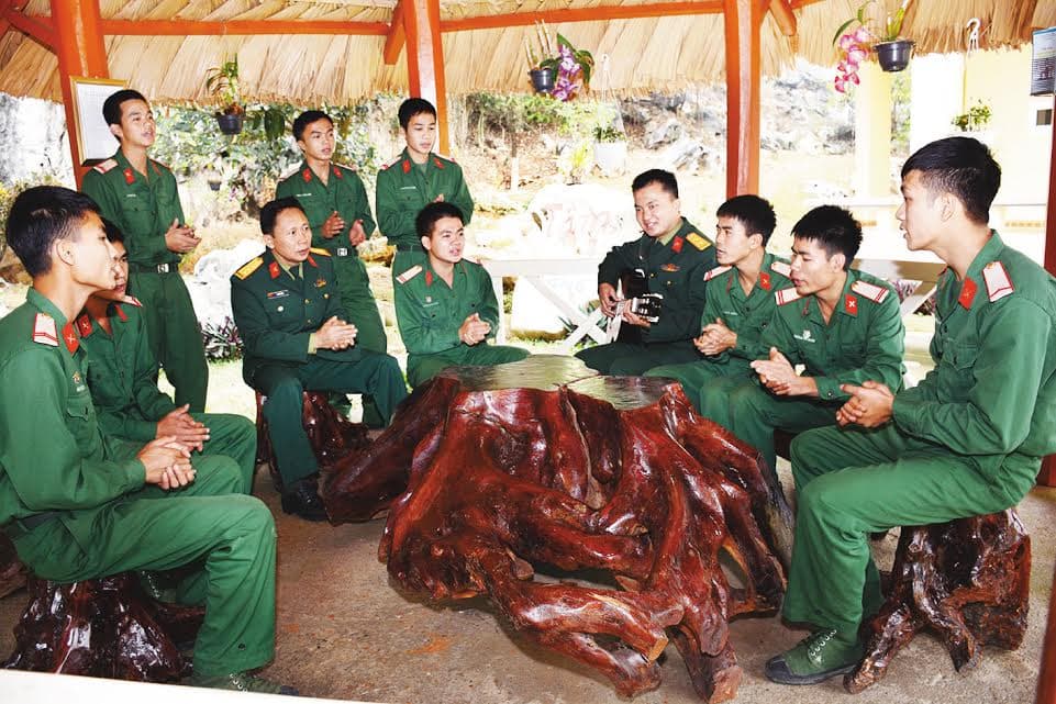 Sâu sát nắm bắt giải quyết tốt công tác tư tưởng trong quản lý bộ đội
