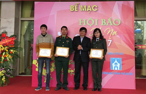 Hội báo Xuân Đinh Dậu 2017 thu hút nhiều độc giả