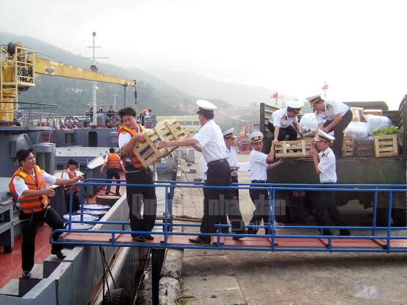 Những hải trình đón Xuân giữa trùng khơi