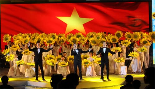 Xuân quê hương ấm lòng người xa xứ