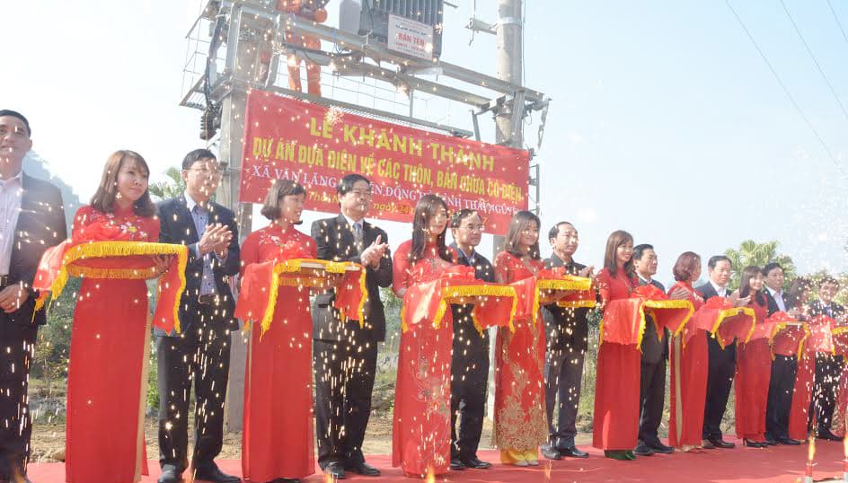 Thôn Bản Tèn sớm có điện đón Tết Nguyên đán 2017