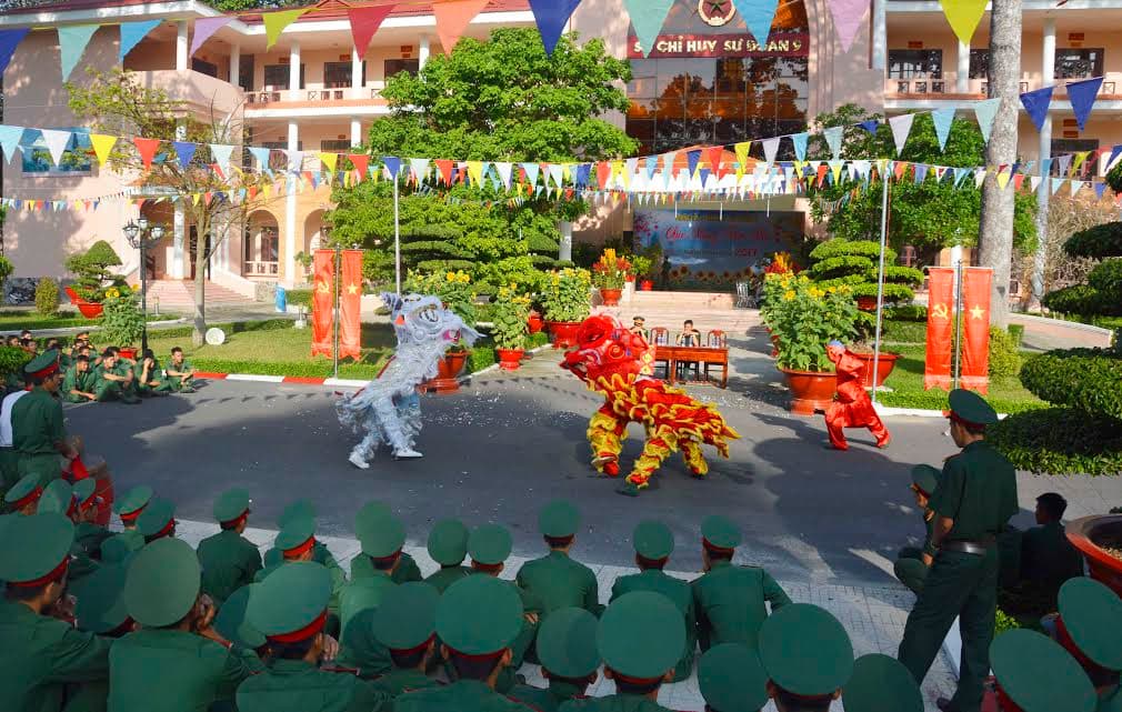 Tổ chức đón Tết cho bộ đội vui tươi, an toàn