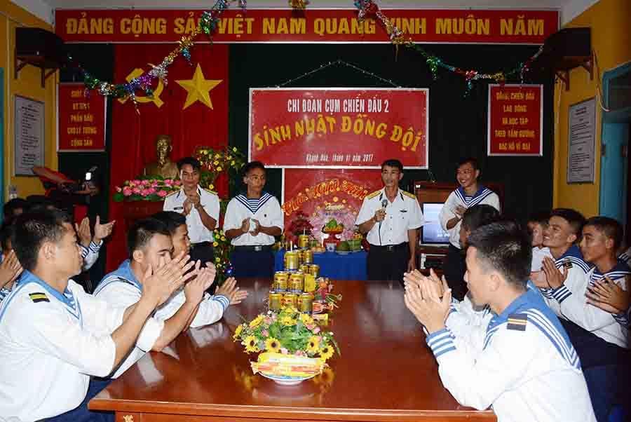 Xuân Trường Sa vui sinh nhật đồng đội