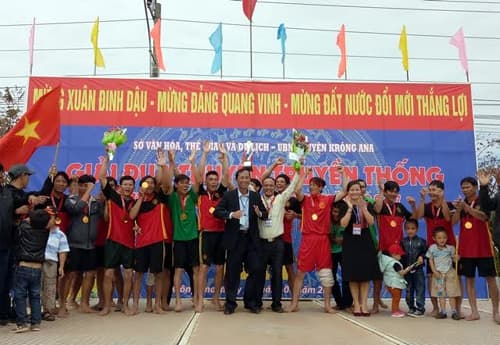 Giải Đua thuyền nam truyền thống tỉnh Đắk Lắk lần thứ X năm 2017