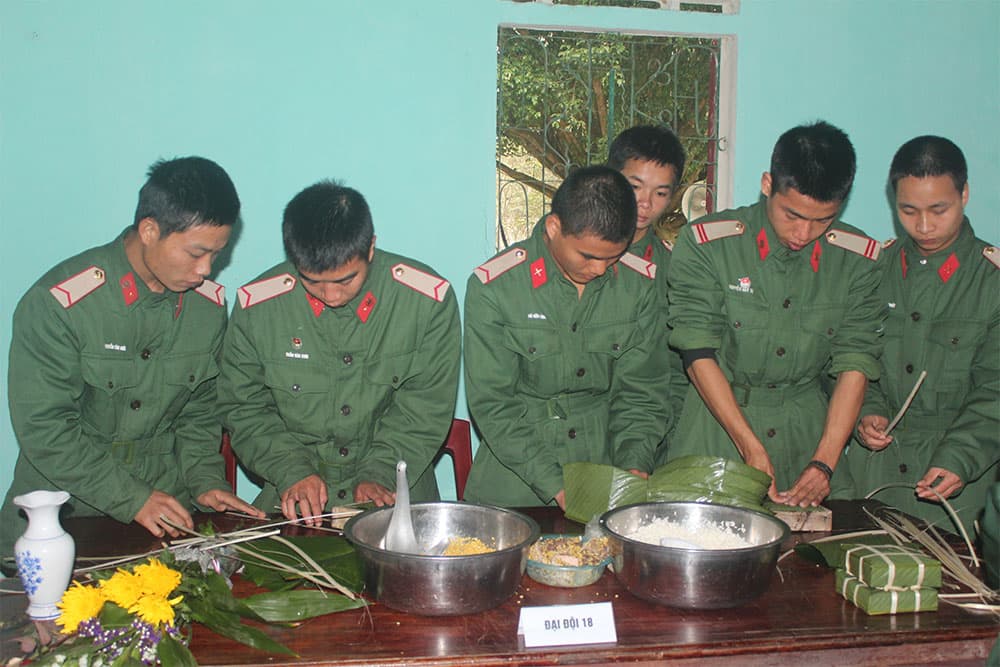 Đua tài gói bánh chưng