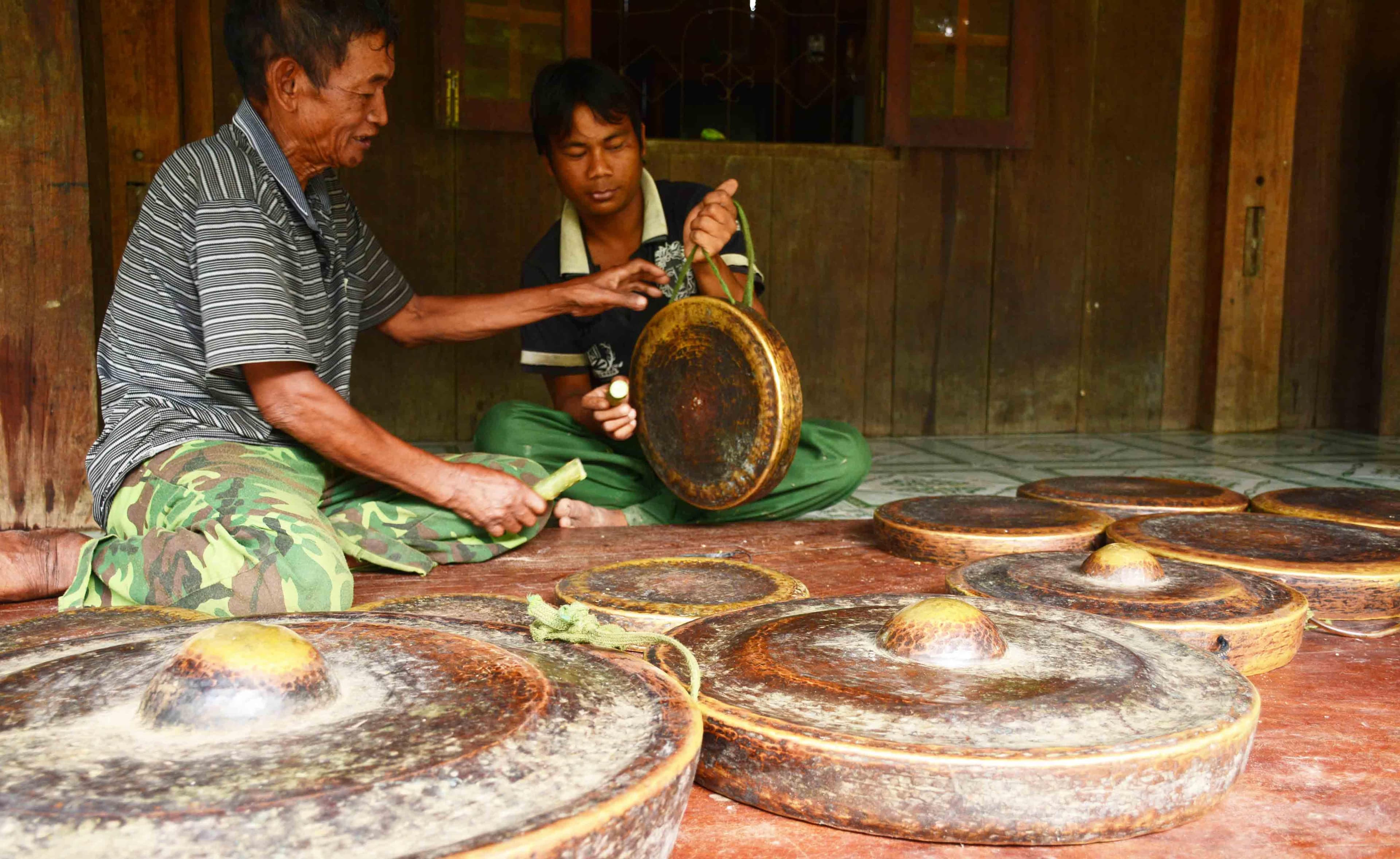 Lên làng Le nghe tiếng cồng chiêng của người Rơ Mâm