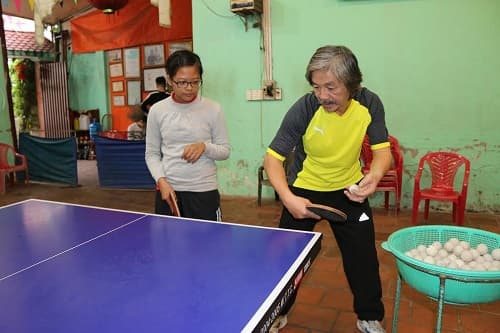 Lớp bóng bàn đặc biệt của thầy "Thắng lốp"
