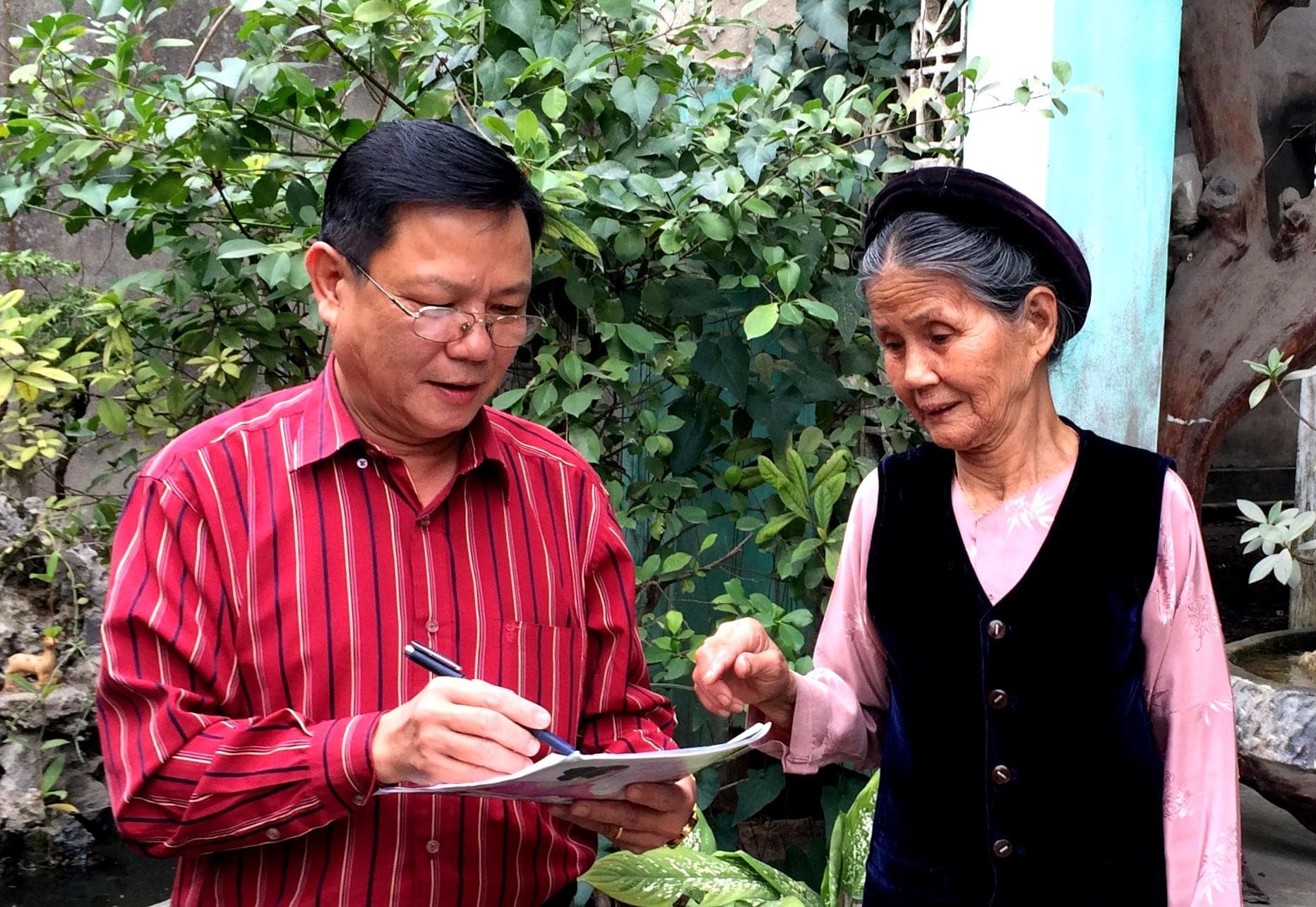Hai mẹ con đảng viên tiêu biểu