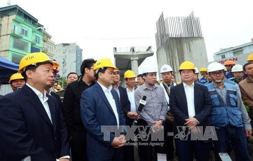 Phó thủ tướng Trịnh Đình Dũng kiểm tra tuyến đường sắt đô thị Hà Nội