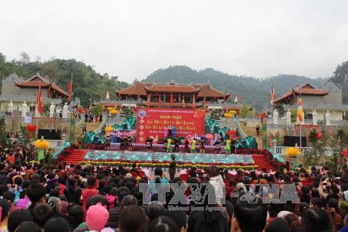 Khắp nơi tổ chức Lễ hội Xuân Đinh Dậu