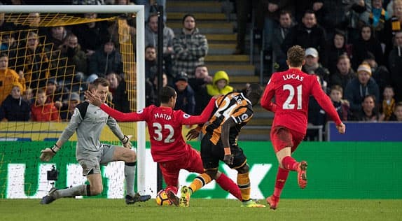 Liverpool thua thảm hại, Tottenham thắng tối thiểu