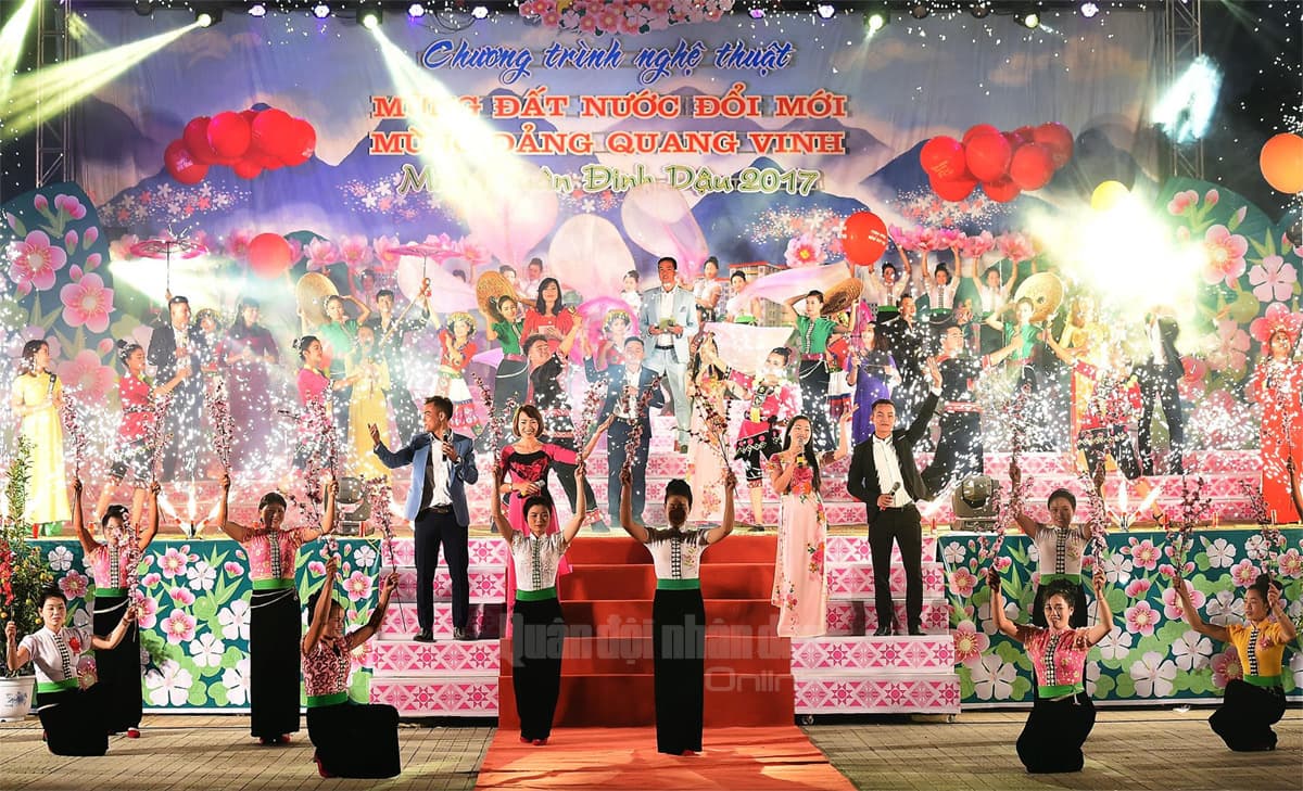 Đêm hội mừng xuân mới