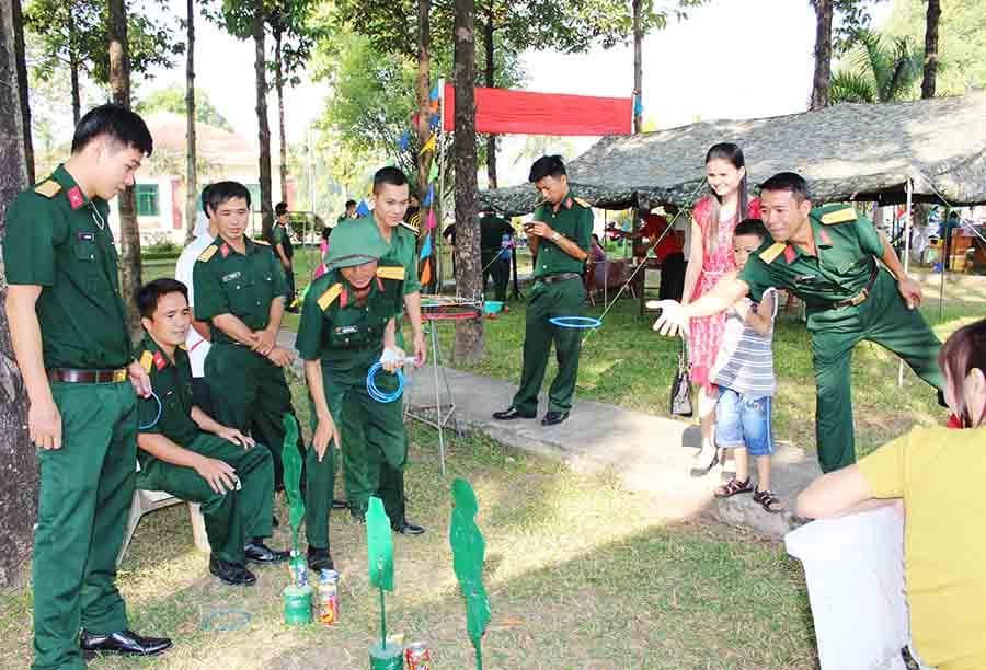Rộn ràng xuân chiến sĩ
