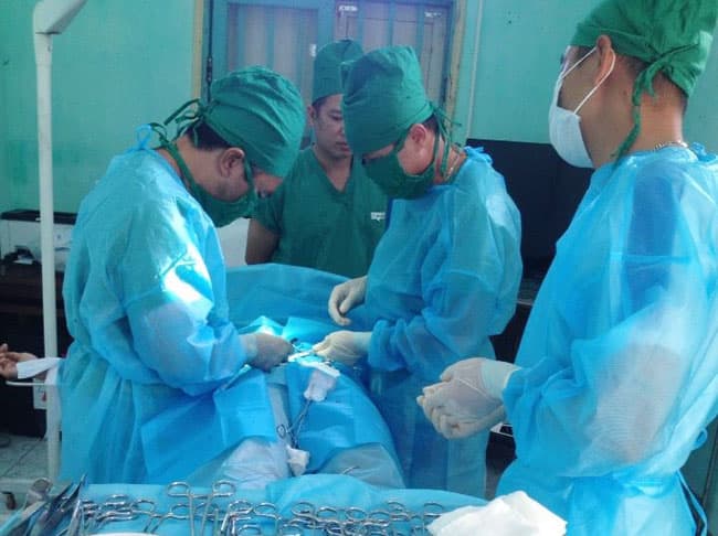 Thực hiện thành công ca phẫu thuật thừa trên đảo Sơn Ca