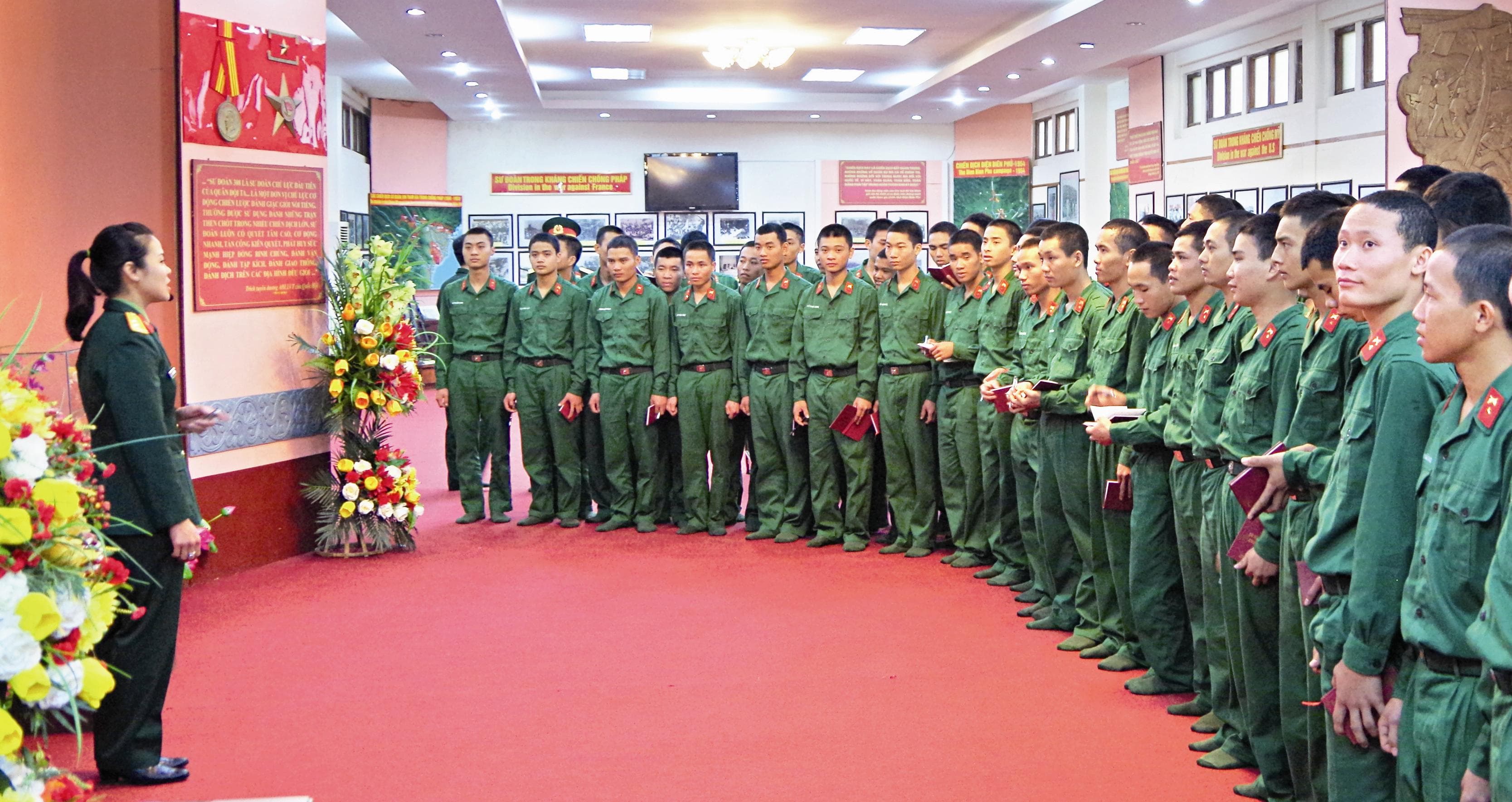 Nêu gương, không chỉ nói hay là đủ