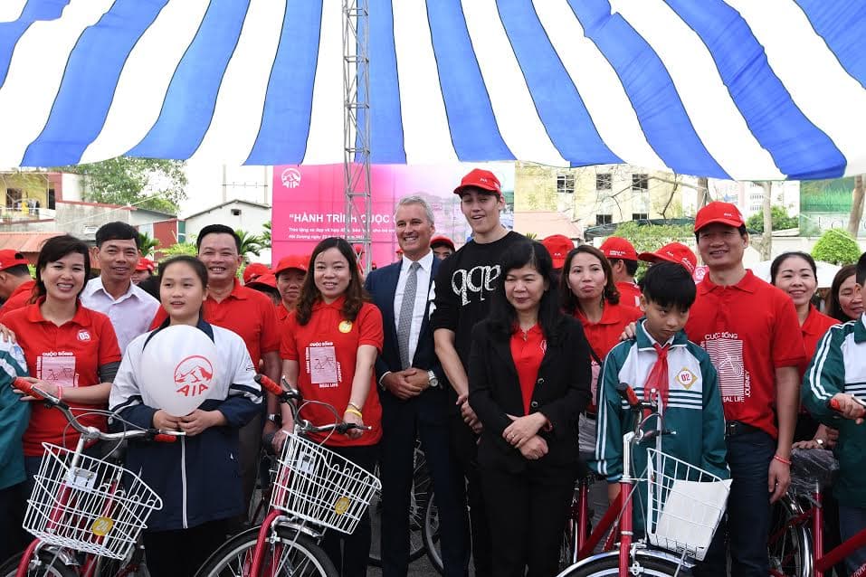 Trao xe đạp tặng trẻ em khó khăn tỉnh Hải Dương