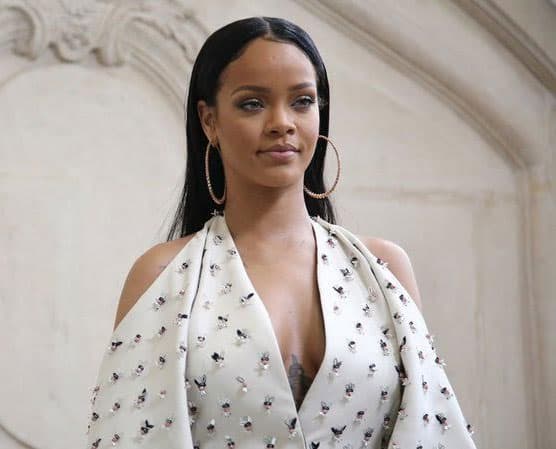 Nữ ca sĩ Rihanna được Đại học Harvard vinh danh là Nhà từ thiện của năm