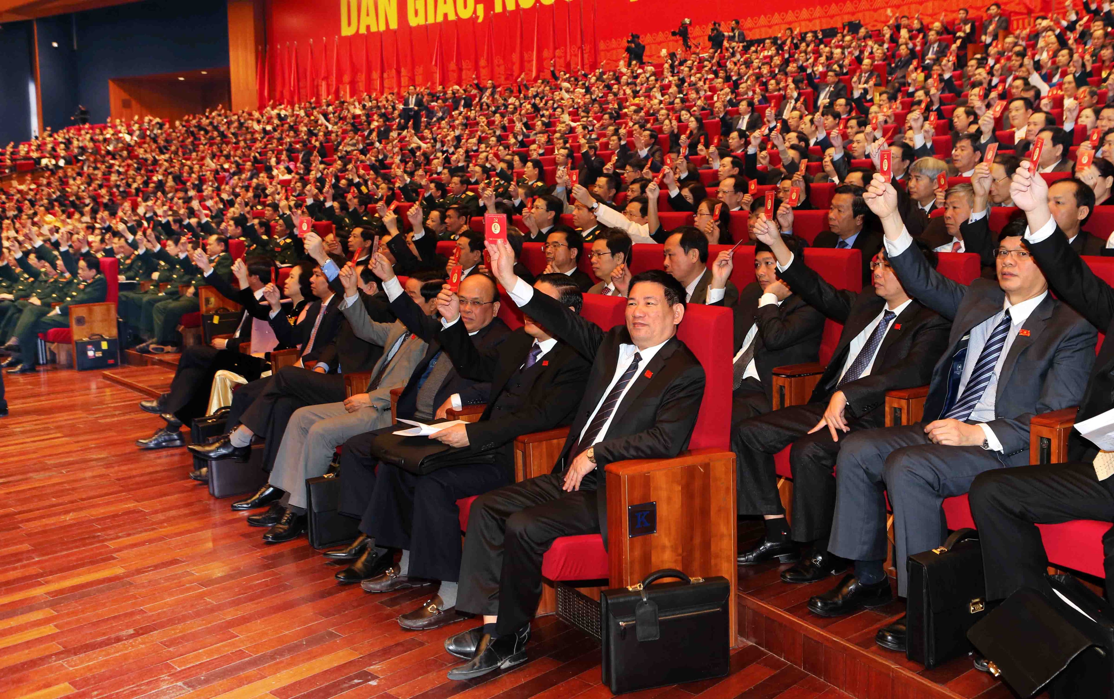 CHĂM LO XÂY DỰNG NỀN MÓNG CỦA ĐẢNG