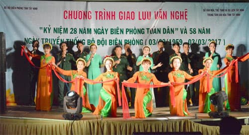 Nhiều hoạt động văn nghệ trong chương trình "Xuân biên cương"