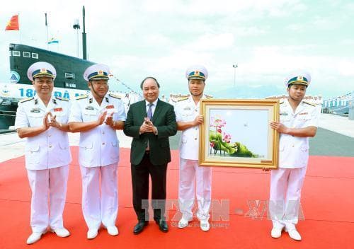 Thủ tướng Nguyễn Xuân Phúc dự Lễ Thượng cờ hai tàu ngầm