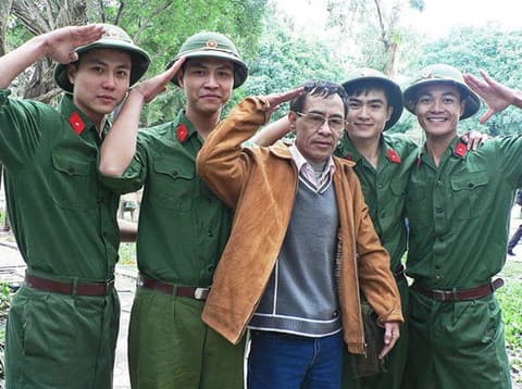 Chiếu phim "Mùi cỏ cháy" và giao lưu với nhà biên kịch, nhà thơ Hoàng Nhuận Cầm