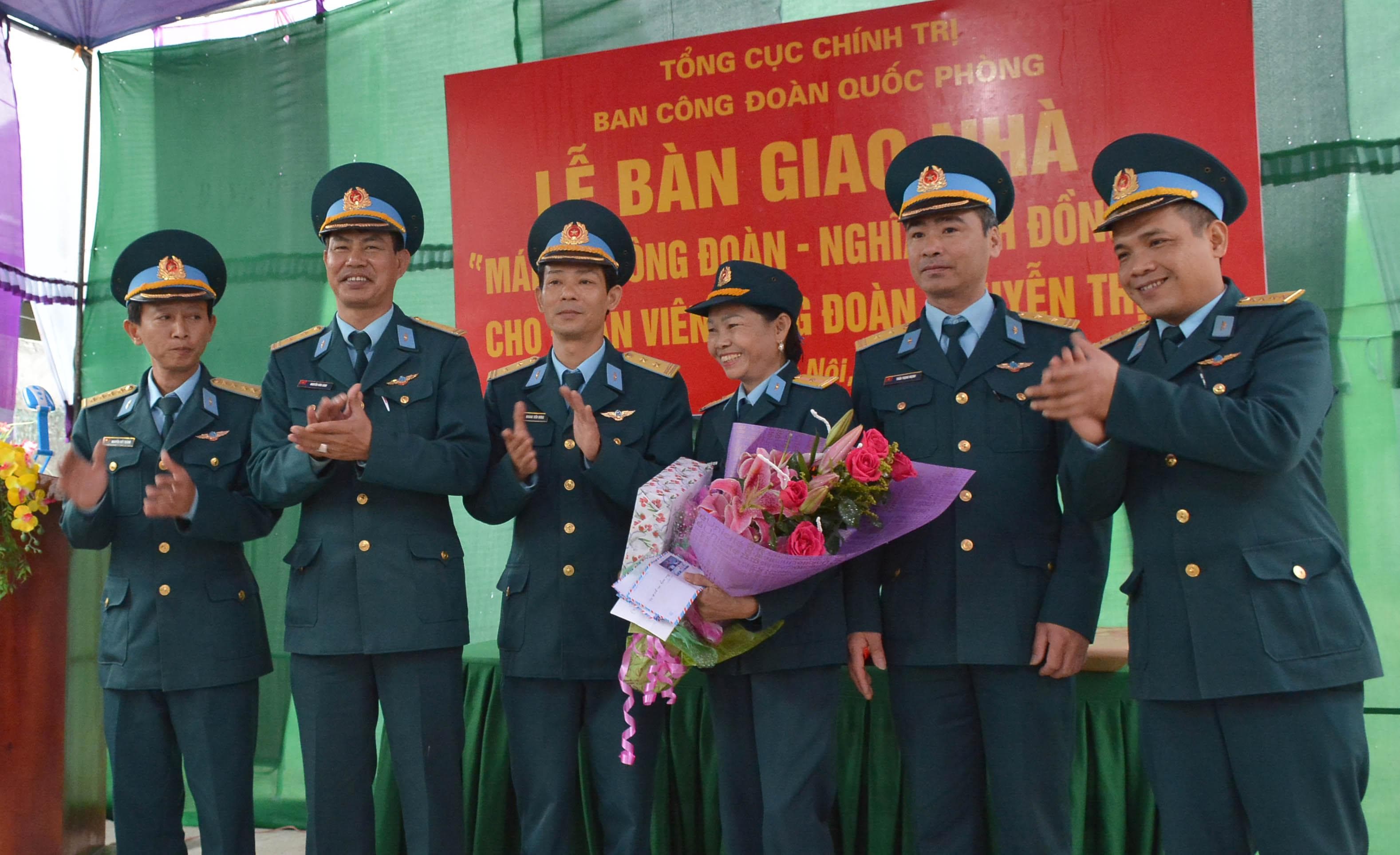 "Mái ấm công đoàn" thắm nghĩa tình đồng đội