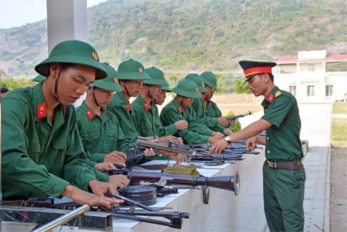 Chiến sĩ mới ở chân núi Bà Đen