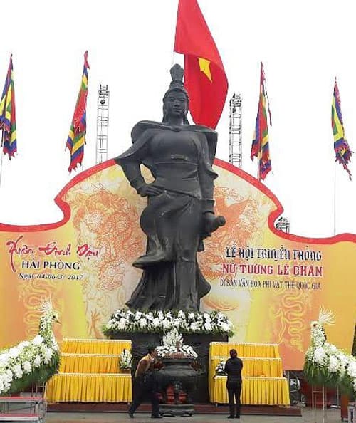Lễ hội đền Nữ tướng Lê Chân