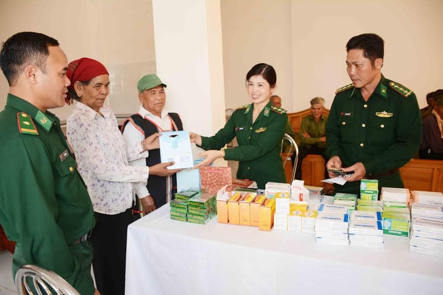 Phát huy vai trò già làng, trưởng thôn tham gia bảo vệ chủ quyền an ninh biên giới