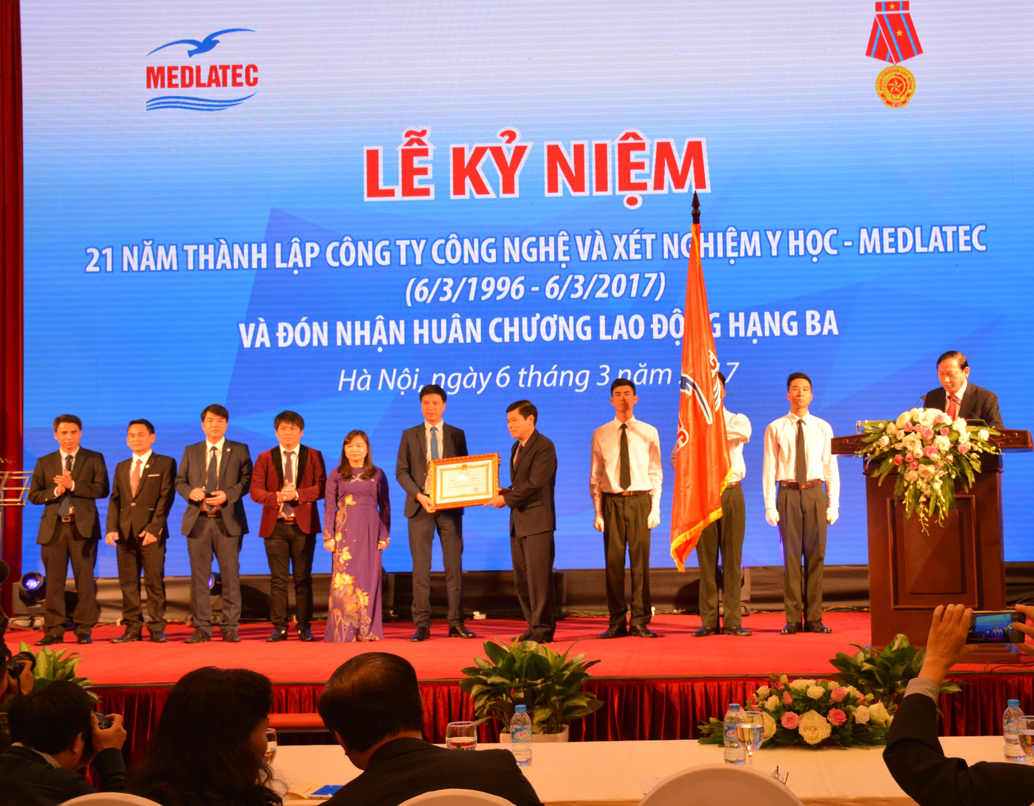 Bệnh viện Đa khoa MEDLATEC đón nhận Huân chương Lao động hạng ba