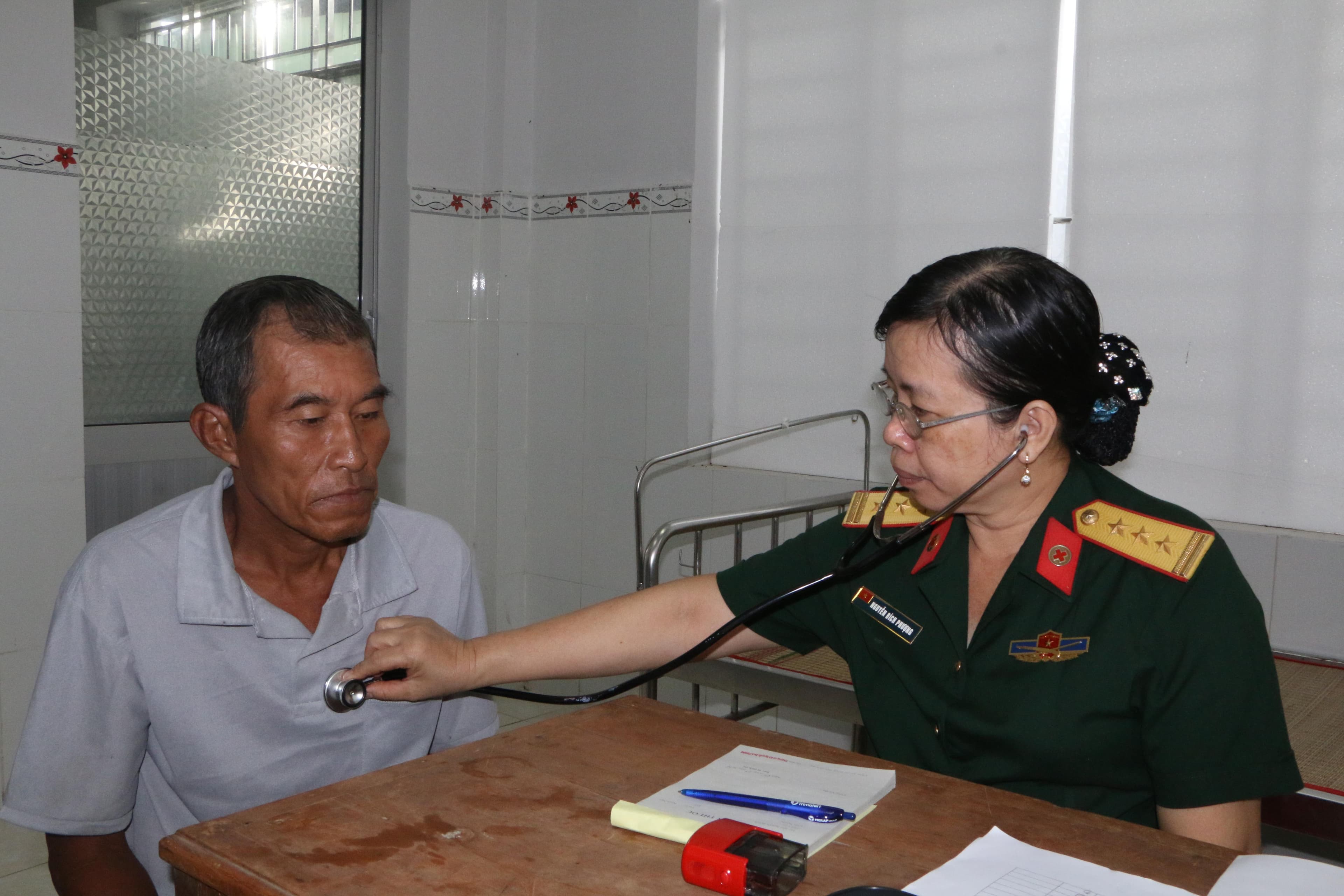 Tấm lòng nữ bác sĩ quân y
