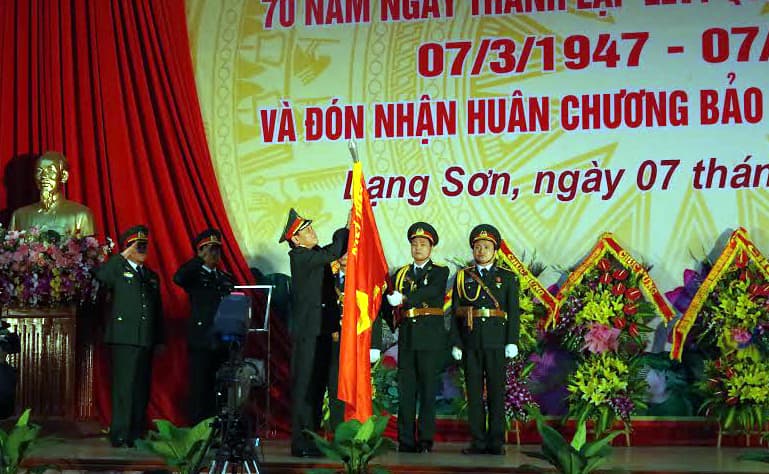 Lực lượng vũ trang Lạng Sơn đón nhận Huân chương Bảo vệ Tổ quốc hạng nhì