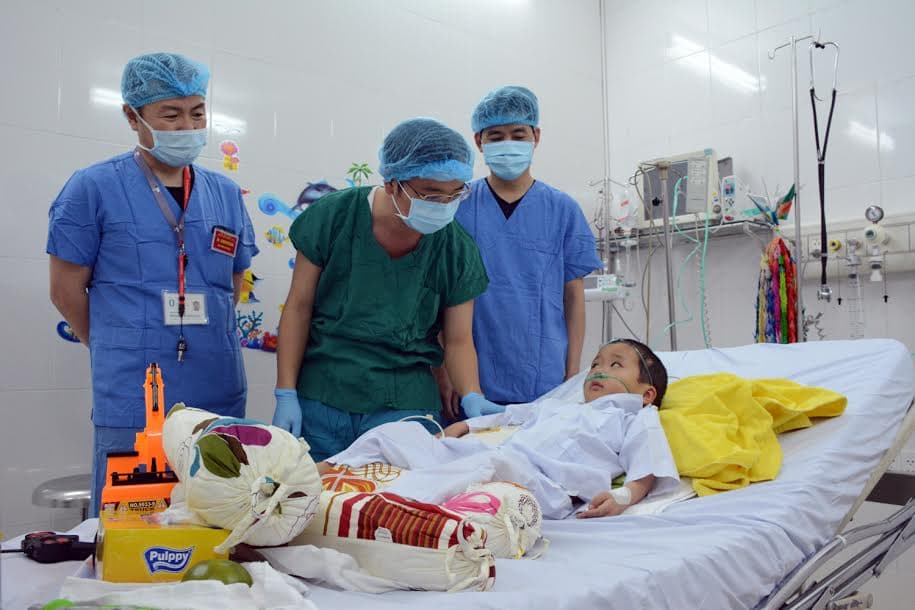 Những người đứng sau ánh hào quang