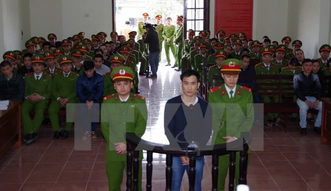 Vụ án mua bán trái phép 1.415 bánh heroin: Đề nghị 11 án tử hình, 8 chung thân