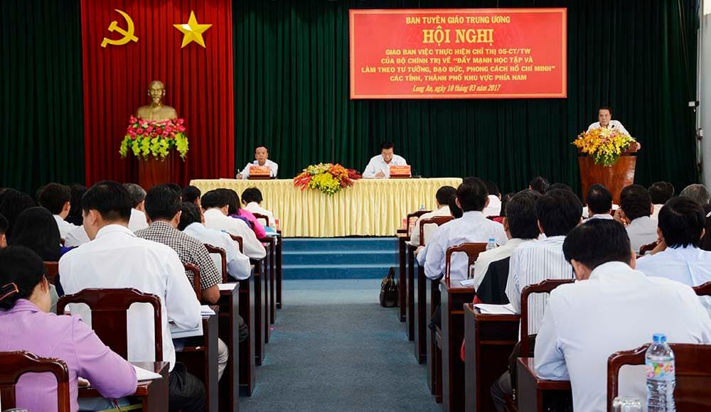 Đẩy mạnh tuyên truyền, đề cao trách nhiệm, vai trò gương mẫu của cán bộ chủ chốt