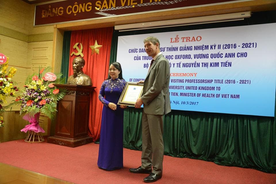 Bộ trưởng Bộ Y tế Nguyễn Thị Kim Tiến nhận chức danh Giáo sư thỉnh giảng của Đại học Oxford, Vương Quốc Anh