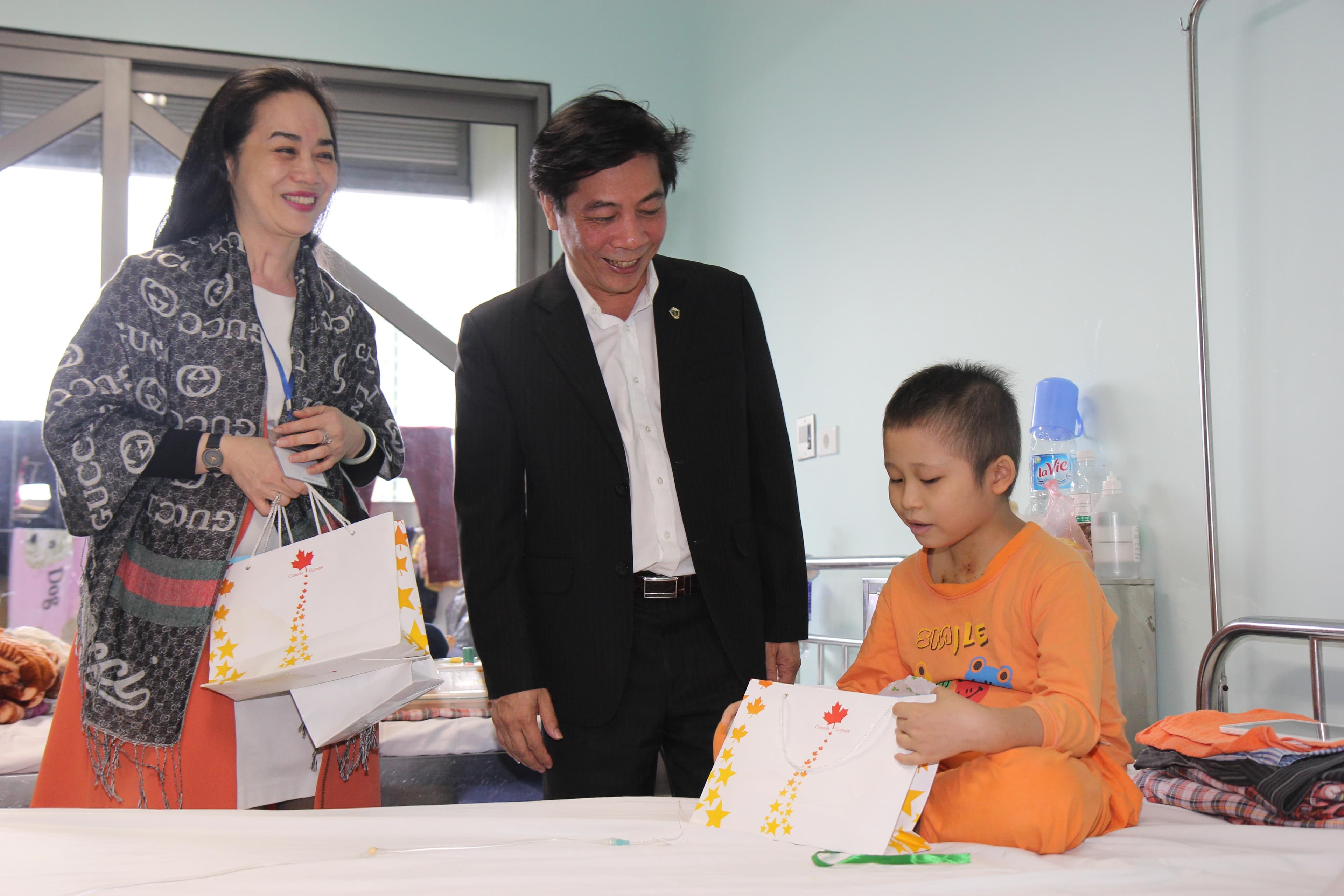 Công tác xã hội-Cầu nối yêu thương