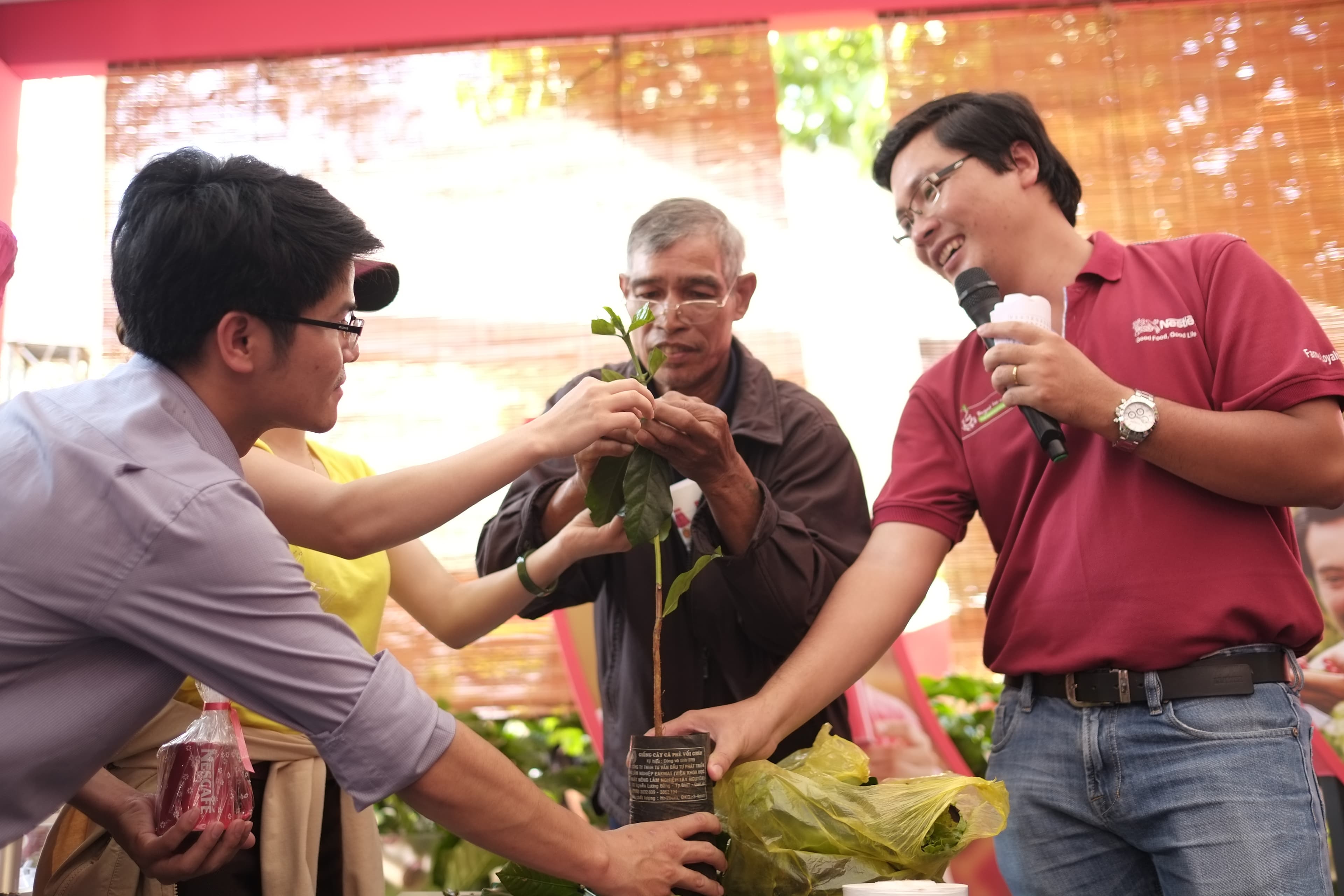 Nông dân đua tài tại Lễ hội cà phê Buôn Ma Thuột 2017