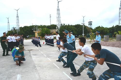 Bộ đội Trường Sa say mê thể dục thể thao