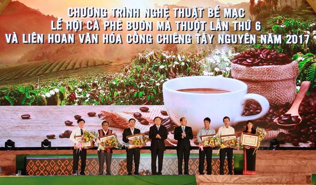 Bế mạc Lễ hội Cà phê Buôn Ma Thuột lần thứ 6 và Liên hoan văn hóa Cồng chiêng Tây Nguyên năm 2017