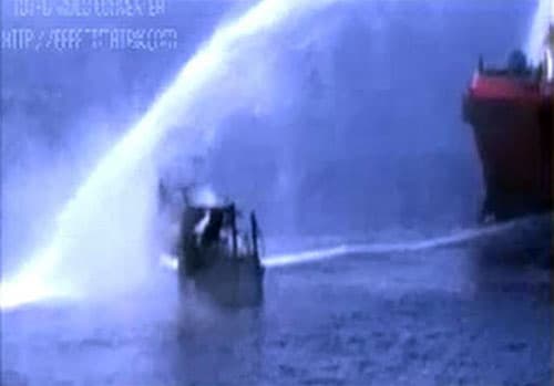 Cứu 6 ngư dân nhảy xuống biển do tàu cháy