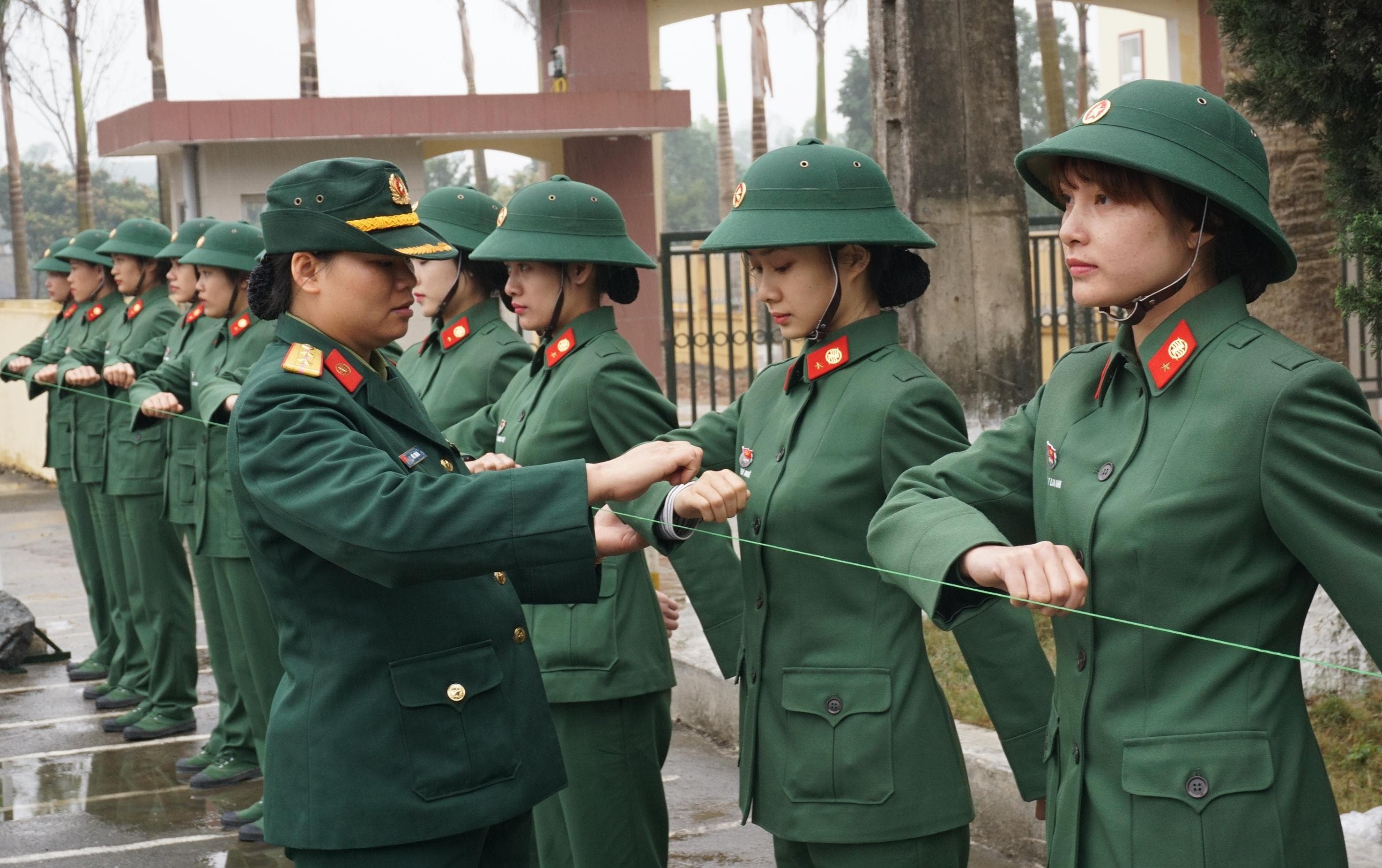 Những ngày đầu quân ngũ của nữ chiến sĩ